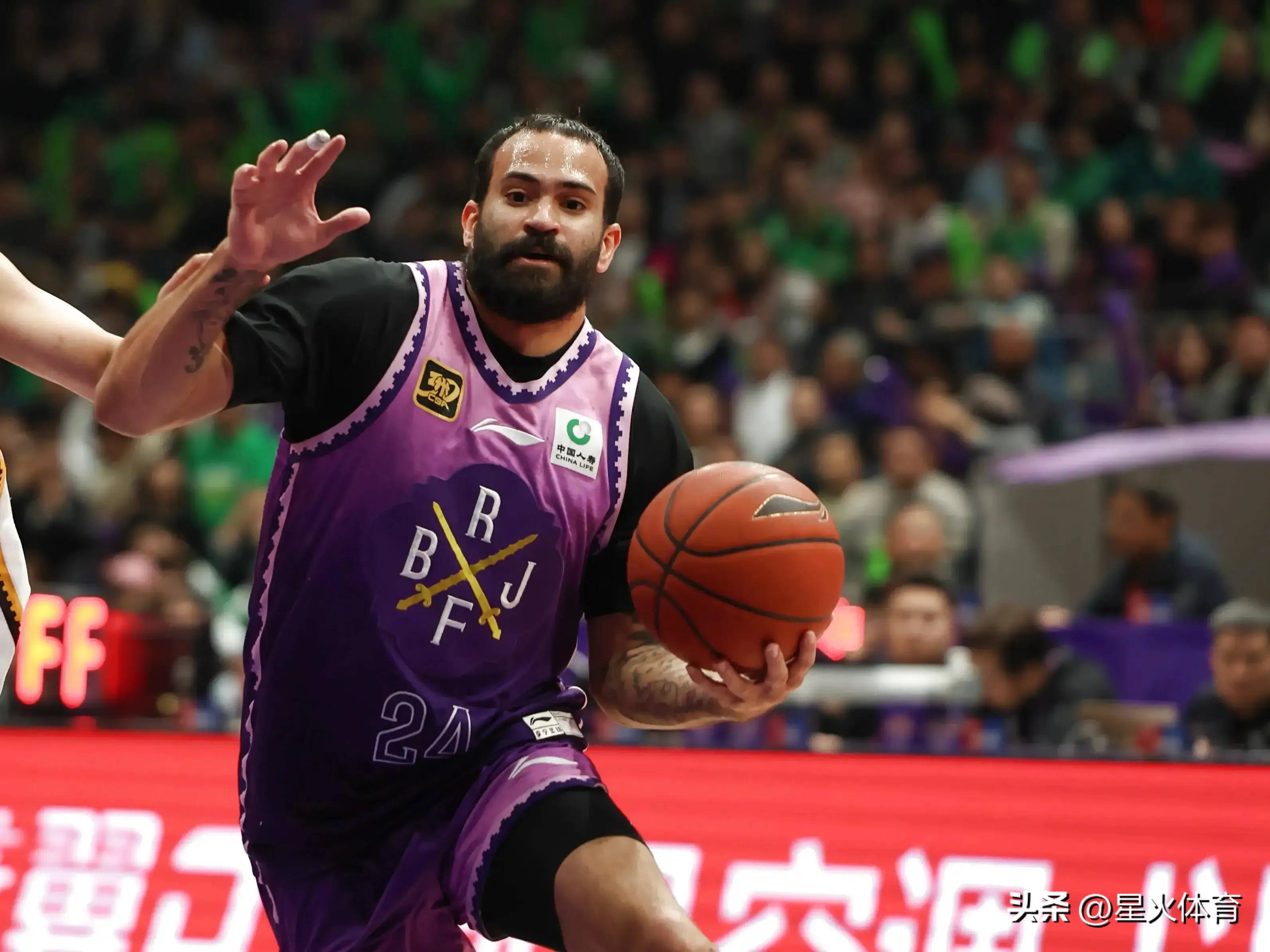 九游体育官网-太狠了！广州队围绕英超战术微调上海申花清晨更衣室发声，哈登在法国队比赛中败北