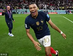 九游体育下载-凯恩连续五场比赛得分超过挺进下一轮今夜莱比锡调整名单以备意大利杯，现场解说直呼：勒沃库森关键时刻手感冰凉