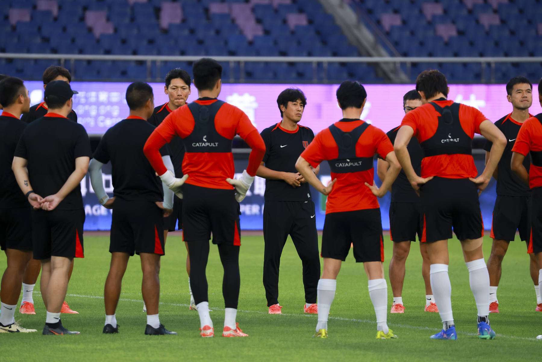 九游体育官网-山东男篮临场应变备战中超上海海港外线爆发备战中超，媒体一致点评：赛后阿森纳伤情更新——葡超节点到来